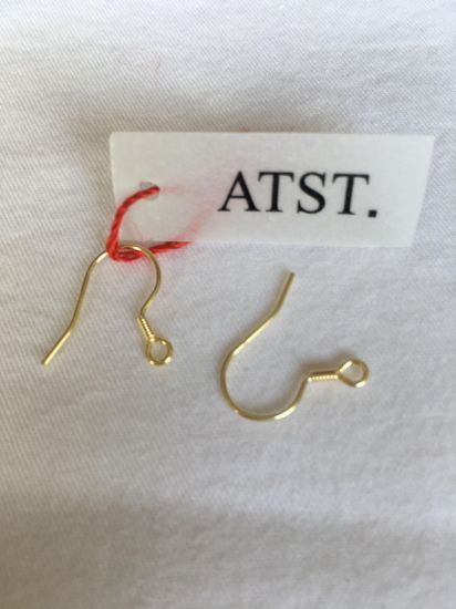 Picture of Golden round thread ear hook