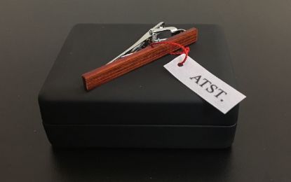 Picture of Red wood grain tie clip